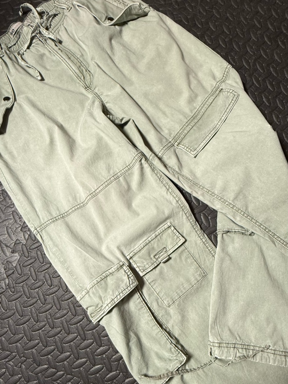 SO Women’s High Rise Wide Leg Faded Olive Cargo Pants Size XL